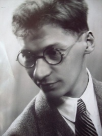 Лев Овалов