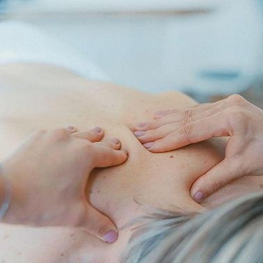 Танцующий массажист